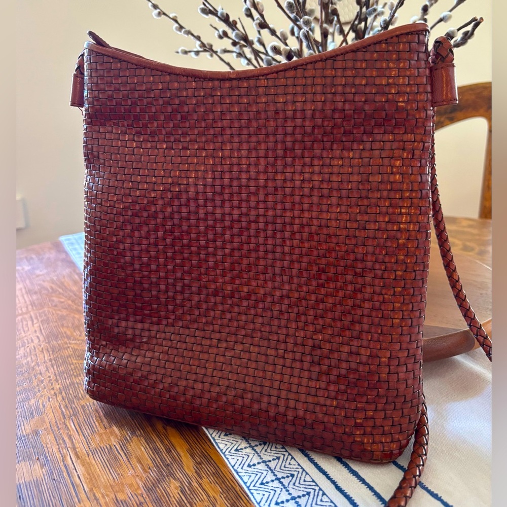 Woven rich brown leather classic shoulder crossbody bag purse, vintage